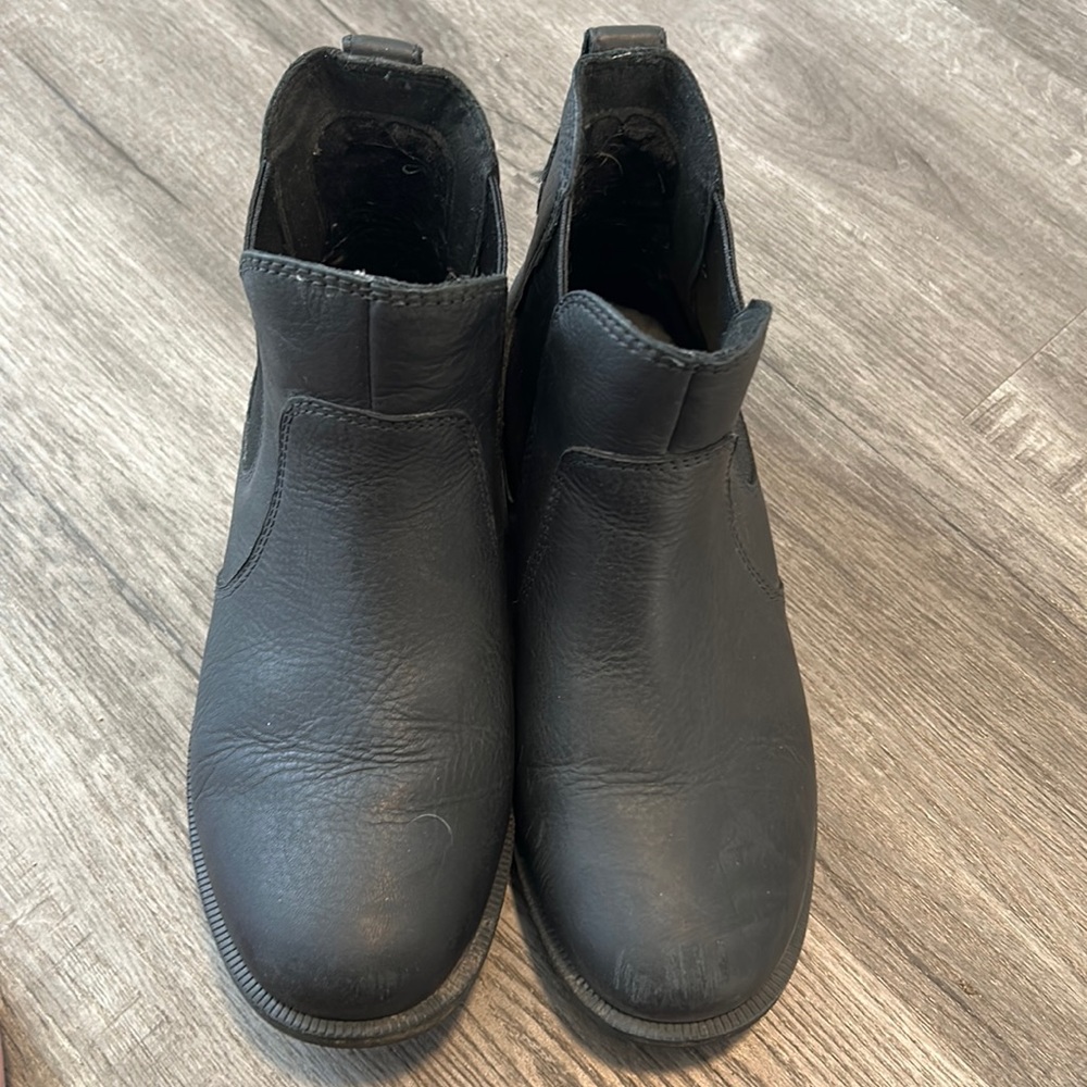 UGG lined bootie sz 6.5